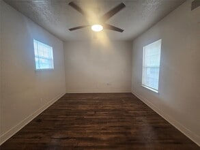 5307 O Ave in Galveston, TX - Building Photo - Building Photo