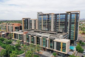 Portland on the Park in Phoenix, AZ - Foto de edificio - Building Photo