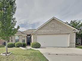 2056 Graham Ranch Rd in Fort Worth, TX - Building Photo
