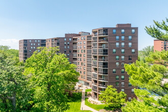 Lakeshore Drive Condominiums in Richfield, MN - Building Photo - Building Photo