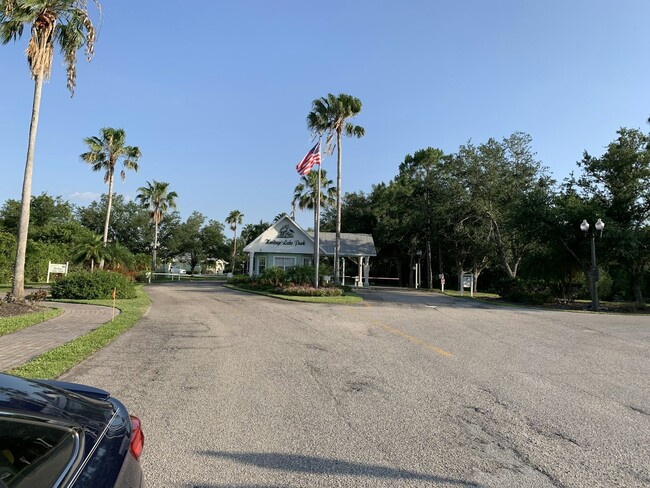 2061 Willow Hammock Cir in Punta Gorda, FL - Foto de edificio - Building Photo