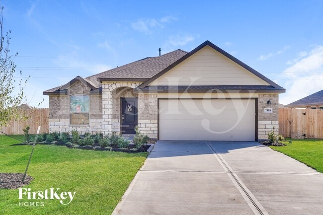 7518 Oakmont Ave in Mont Belvieu, TX - Foto de edificio - Building Photo