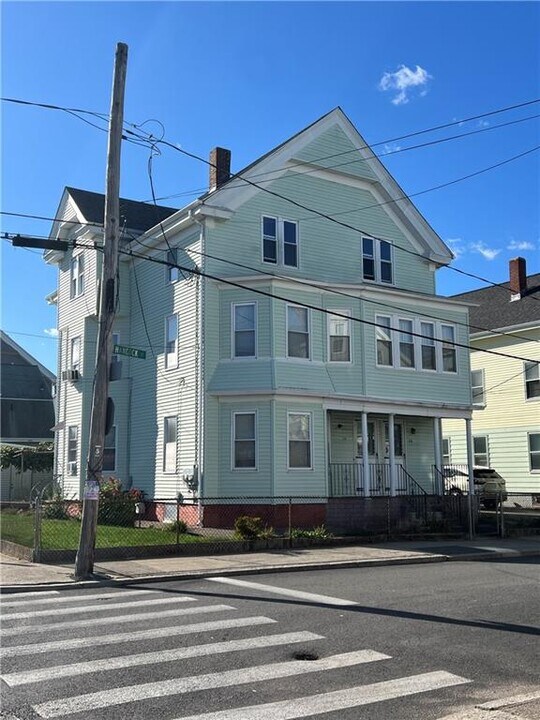 34 Hancock St in Pawtucket, RI - Building Photo