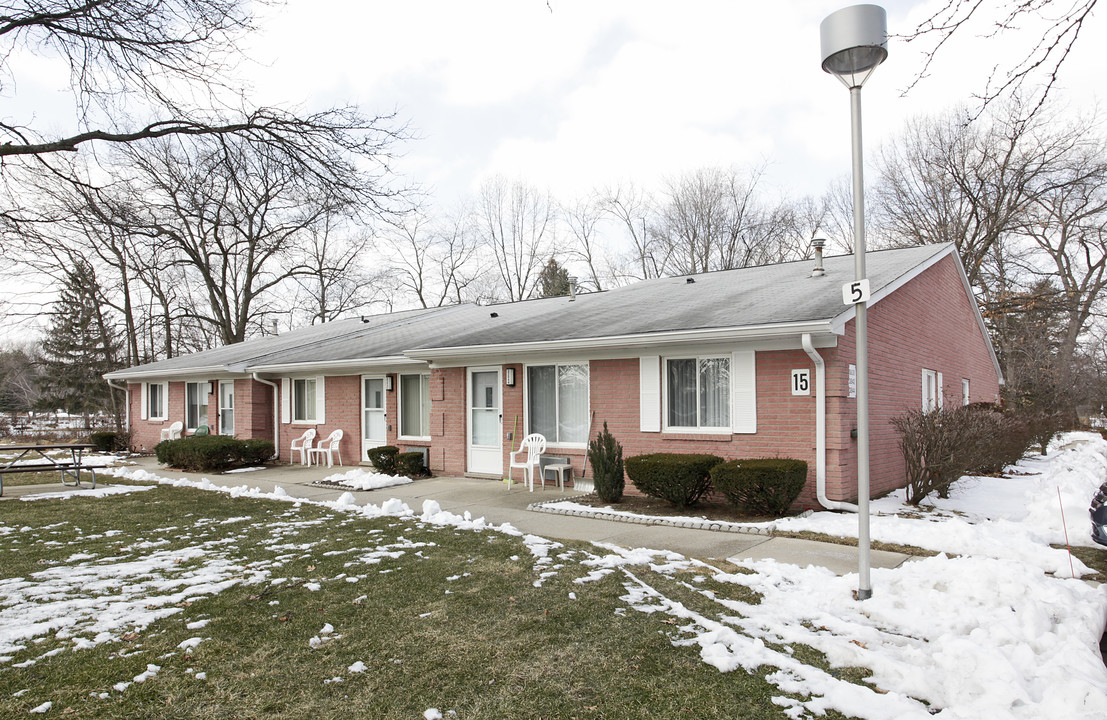 Silver Village in Livonia, MI - Building Photo