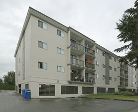 Oakdale Apartments in Langley, BC - Building Photo - Primary Photo