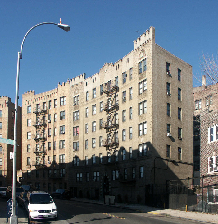 37-39 Featherbed Ln in Bronx, NY - Building Photo