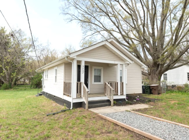 3207 Spring St in Greensboro, NC - Building Photo - Building Photo