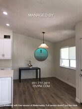 1001 Stetson Cir in Corona, CA - Foto de edificio - Building Photo