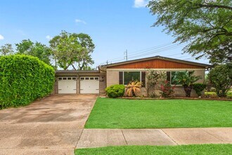 4906 W 43rd St in Houston, TX - Building Photo - Building Photo