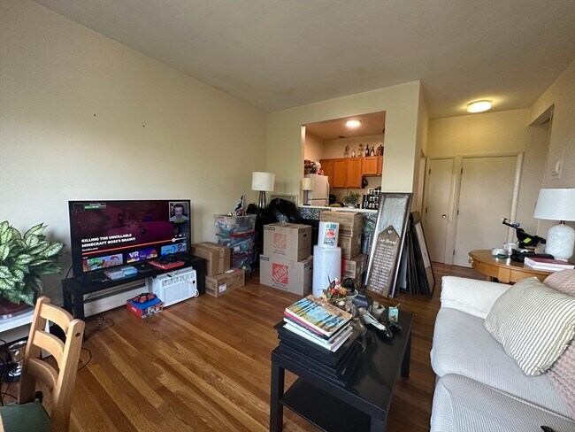 1148 Commonwealth Ave, Unit 41 in Allston, MA - Building Photo - Building Photo