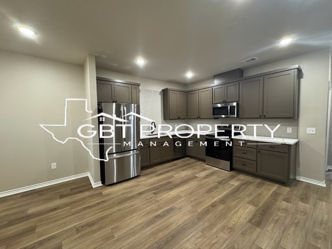 206 S Tucker Ln in Groesbeck, TX - Building Photo - Building Photo