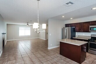 390 Newbury Ct in Henderson, NV - Building Photo - Building Photo