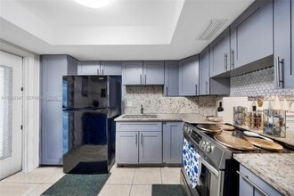 19051 NE 2nd Ave in Miami, FL - Building Photo - Building Photo