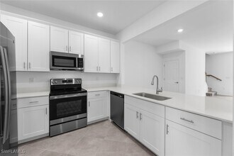 2852 Citrus St in Naples, FL - Building Photo - Building Photo
