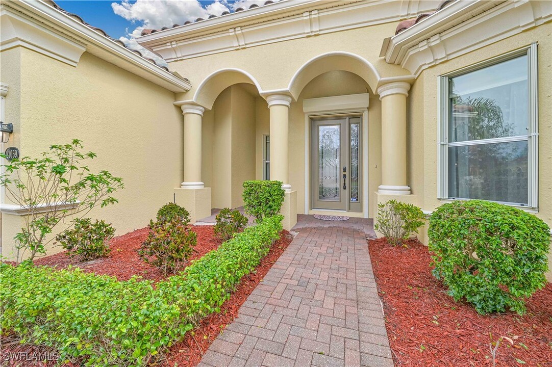 21059 Bosco Ct in Estero, FL - Foto de edificio