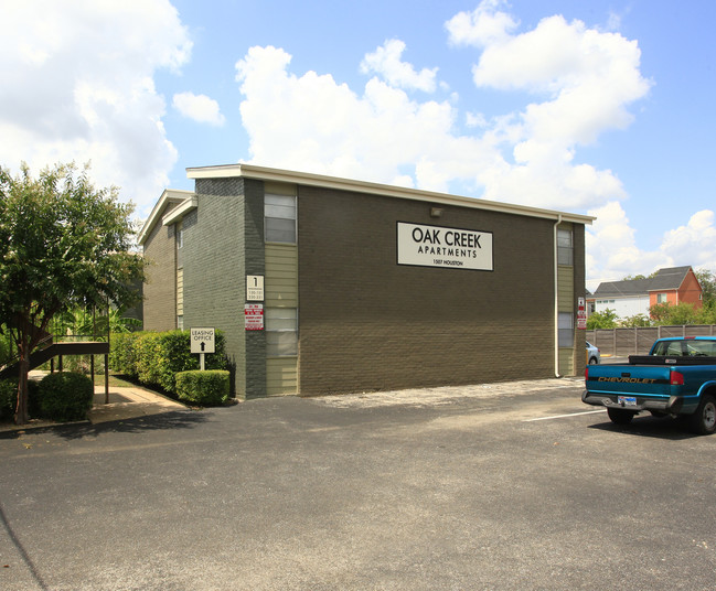 Oak Creek in Austin, TX - Building Photo - Building Photo