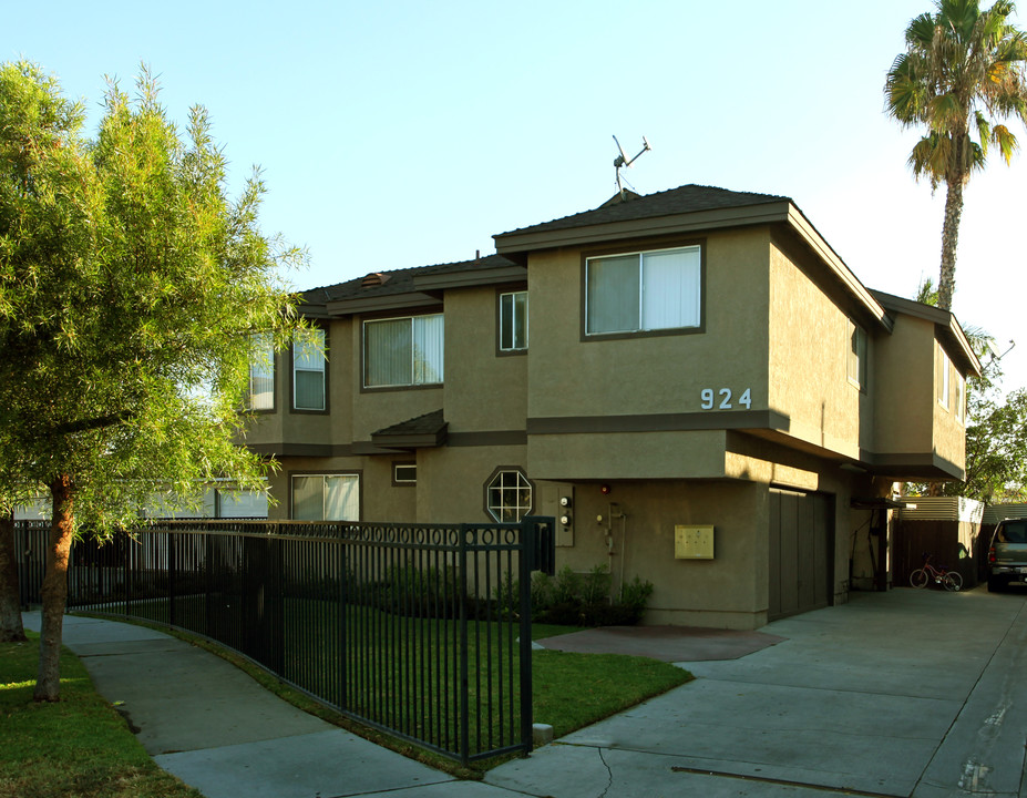 924 S Cambridge St in Anaheim, CA - Building Photo