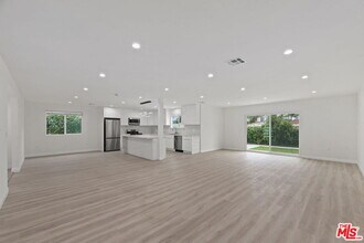 19007 Bessemer St in Los Angeles, CA - Building Photo - Building Photo