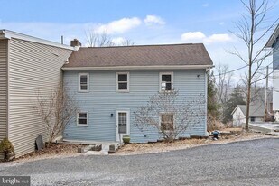7 Helluva Hill Ln in Glen Mills, PA - Building Photo
