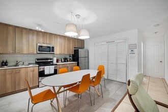 252 NW 40th St in Miami, FL - Building Photo - Building Photo