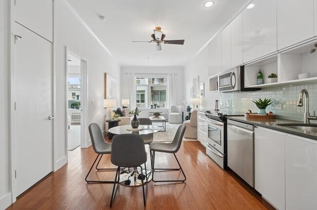 217 Newark Ave in Jersey City, NJ - Building Photo - Building Photo