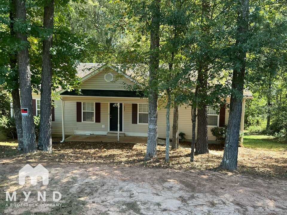237 Rocky Point Rd in Covington, GA - Building Photo