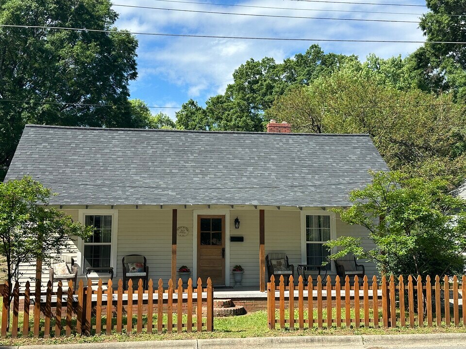 317 E Wilson Ave in Mooresville, NC - Building Photo