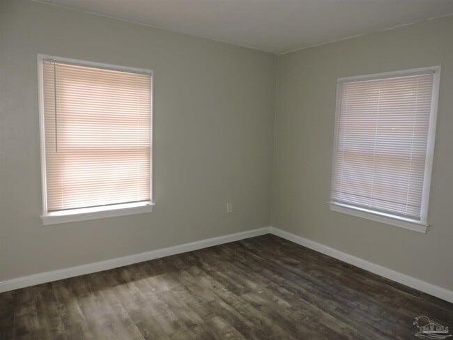 220 E Highland Dr in Pensacola, FL - Building Photo - Building Photo