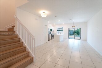 25185 SW 108th Ave in Homestead, FL - Foto de edificio - Building Photo