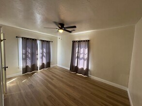 209 E 11th St in Hanford, CA - Building Photo - Building Photo