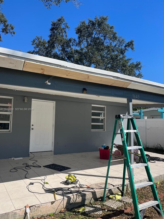 property at 1645 Lauderdale Manor Dr