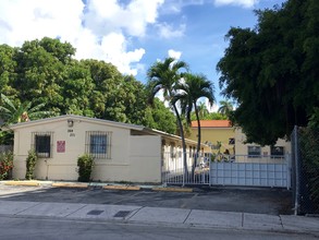 369 SW 5th St in Miami, FL - Building Photo - Building Photo