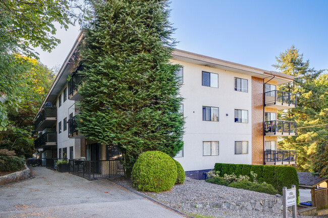 Villa Marquis in Port Moody, BC - Building Photo - Building Photo