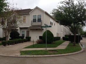 3010 S Heights Hollow Ln in Houston, TX - Building Photo - Building Photo