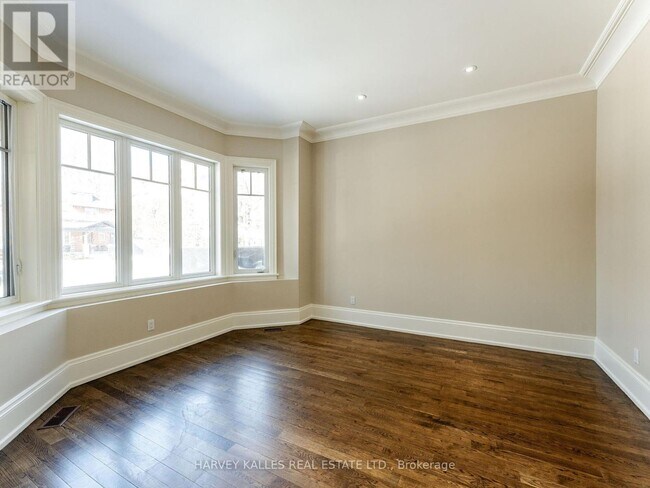 19 Alexandra Blvd in Toronto, ON - Building Photo - Building Photo