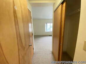 140 N Beacon St, Unit B3 in Boston, MA - Foto de edificio - Building Photo