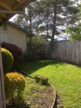 2098 Fancy Oaks Dr in Redding, CA - Building Photo - Building Photo