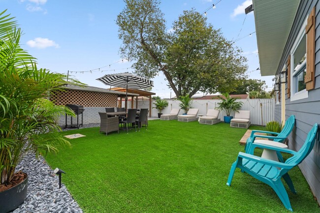 property at 7513 N Cortez St