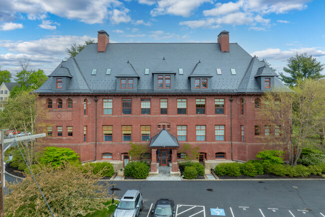 Hancock School Condominiums in Lexington, MA - Foto de edificio - Building Photo