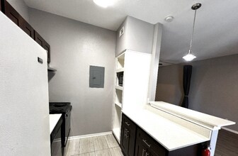 8800 Westplace Dr in Houston, TX - Building Photo - Building Photo