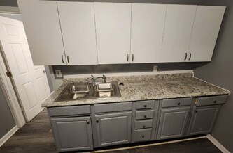 15786 Mandalay Ave in Cleveland, OH - Foto de edificio - Building Photo