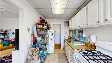 15 Governors Ave, Unit 16 in Medford, MA - Foto de edificio - Building Photo