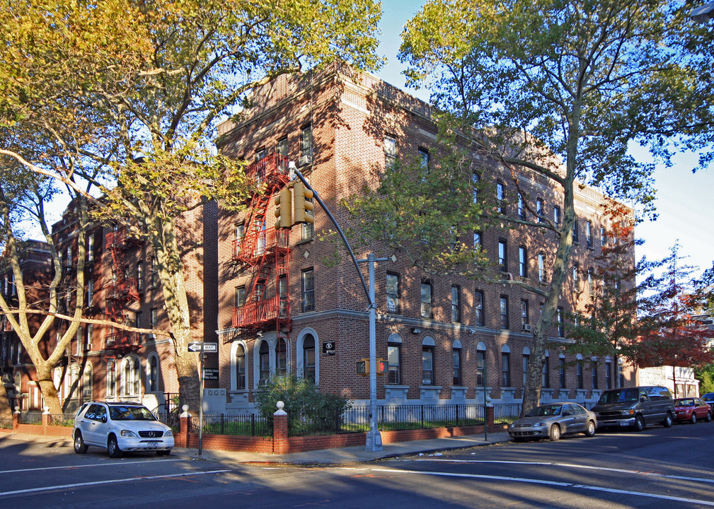 Carollton Court in Brooklyn, NY - Building Photo