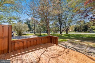 39 Triple Crown Ct in North Potomac, MD - Building Photo