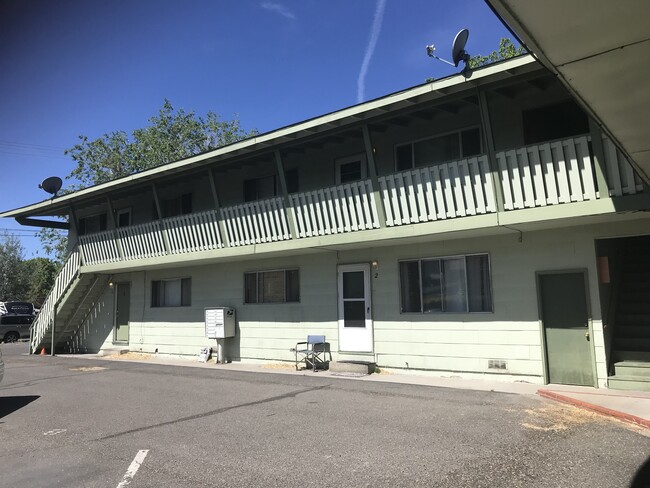 404 Lee St in Carson City, NV - Foto de edificio - Building Photo