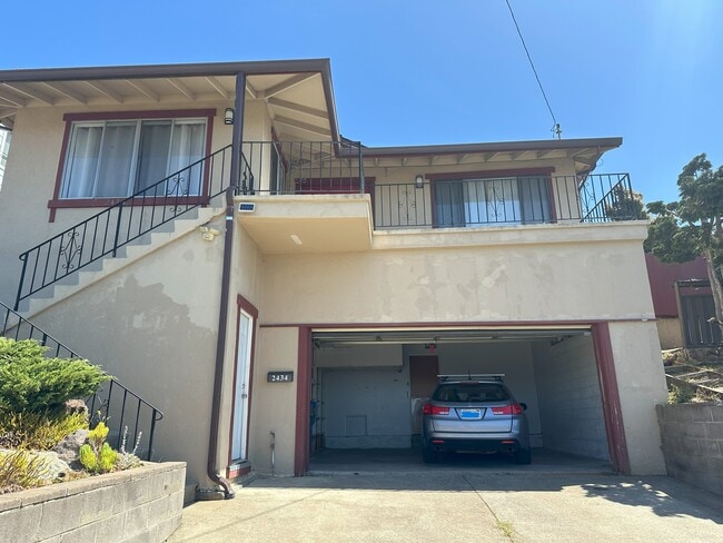 property at 2434 Mira Vista Dr