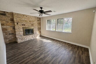 1104 Robindale Dr in Killeen, TX - Building Photo - Building Photo