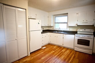 109 Cameron Ct in Chapel Hill, NC - Building Photo - Building Photo