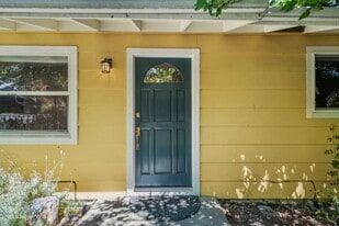 295 Orange Ave in Ashland, OR - Building Photo