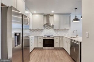 210 E Boscawen St in Winchester, VA - Building Photo
